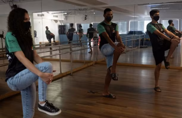 Các thành viên của đội AfroGames trong một buổi tập luyện thể chất ở Rio de Janeiro.