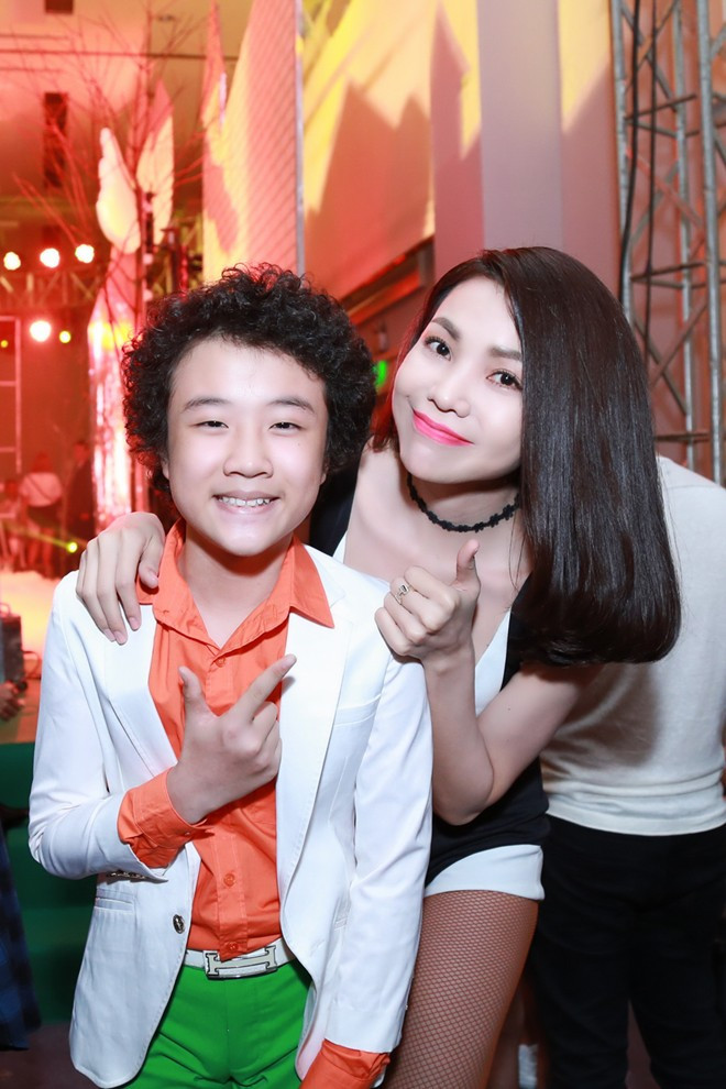 Trà Ngọc Hằng khoe vũ đạo nóng bỏng trên sân khấu