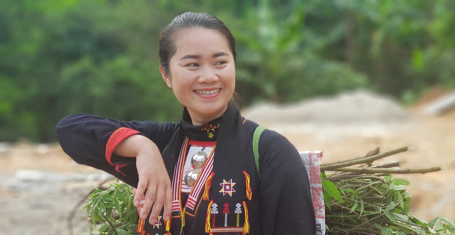 Lý Thuý Vân cho biết, cô cảm thấy đam mê đặc biệt với nghề làm thuốc và sẽ cố gắng phát huy những tinh hoa chữa bệnh mà cha ông để lại. Lý Thuý Vân cho biết, cô cảm thấy đam mê đặc biệt với nghề làm thuốc và sẽ cố gắng phát huy những tinh hoa chữa bệnh mà cha ông để lại.
