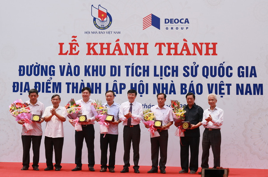 T.Ư Hội Nhà báo khen tặng Tập Đoàn Đèo Cả và các cá nhân đã có nhiều đóng góp cho sự nghiệp phát triển báo chí Cách mạng Việt Nam