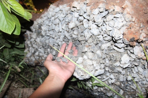 Hy hữu: Cột đèn đường bỗng nhiên đổ sập, hai người bị thương nặng - Ảnh 6 Hy hữu: Cột đèn đường bỗng nhiên đổ sập, hai người bị thương nặng - Ảnh 6