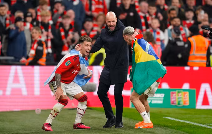 Man Utd đoạt Cúp Liên đoàn Anh, HLV Ten Hag ăn mừng đầy phấn khích