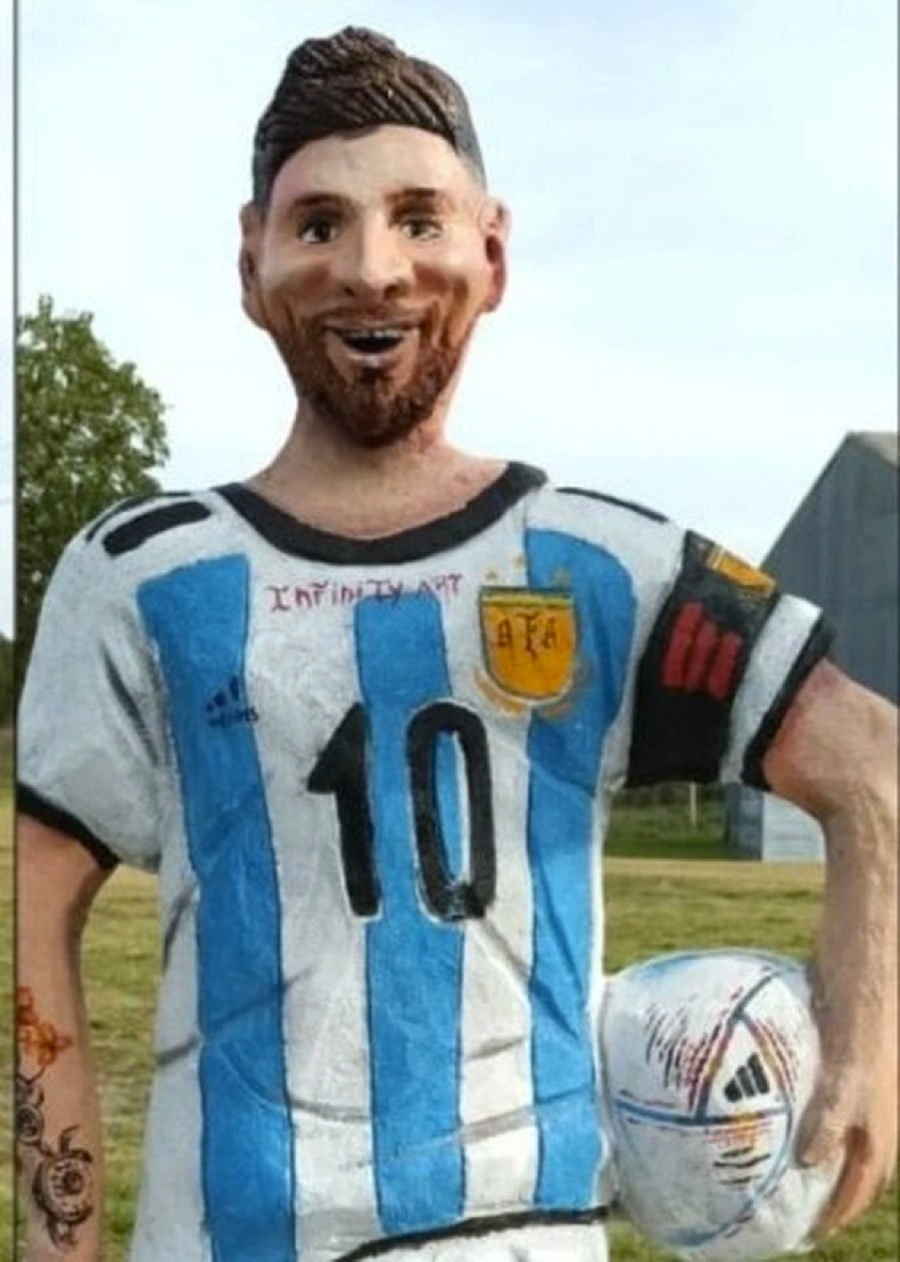 Tượng của Messi trở thành đề tài bàn tán sôi nổi của cộng đồng mạng. Tượng của Messi trở thành đề tài bàn tán sôi nổi của cộng đồng mạng.
