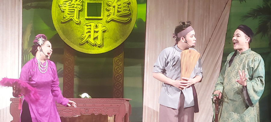 Vở chèo &apos;Chuyện thằng Bờm&apos; có cách giải mã thú vị về việc vì sao Bờm đổi quạt mo lấy nắm xôi. Ảnh: Bình Thanh