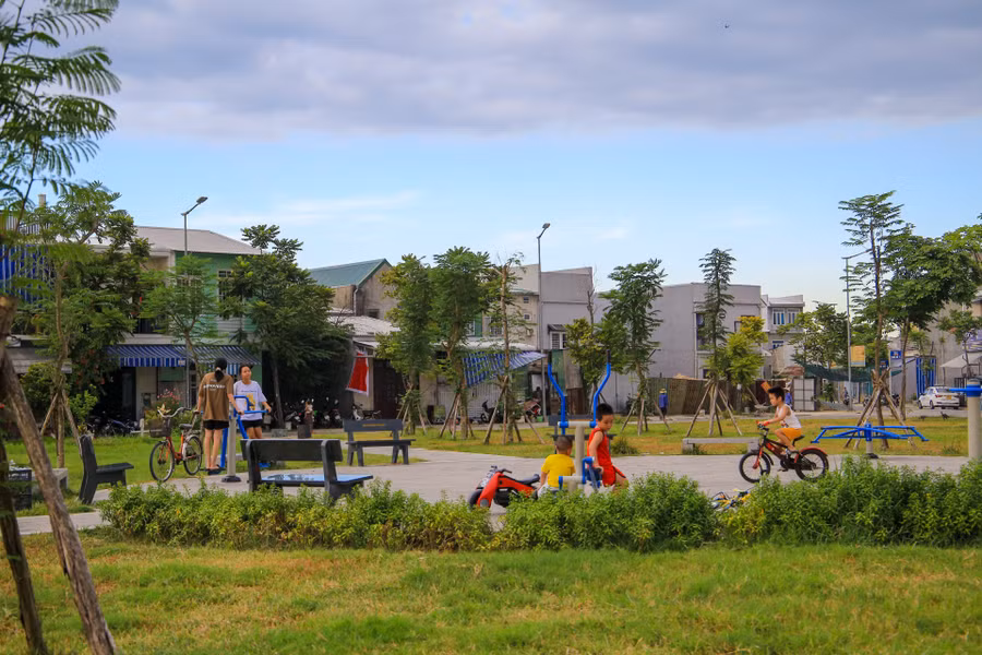 Công viên Thượng Thành là nơi để người dân thư giãn, sinh hoạt.