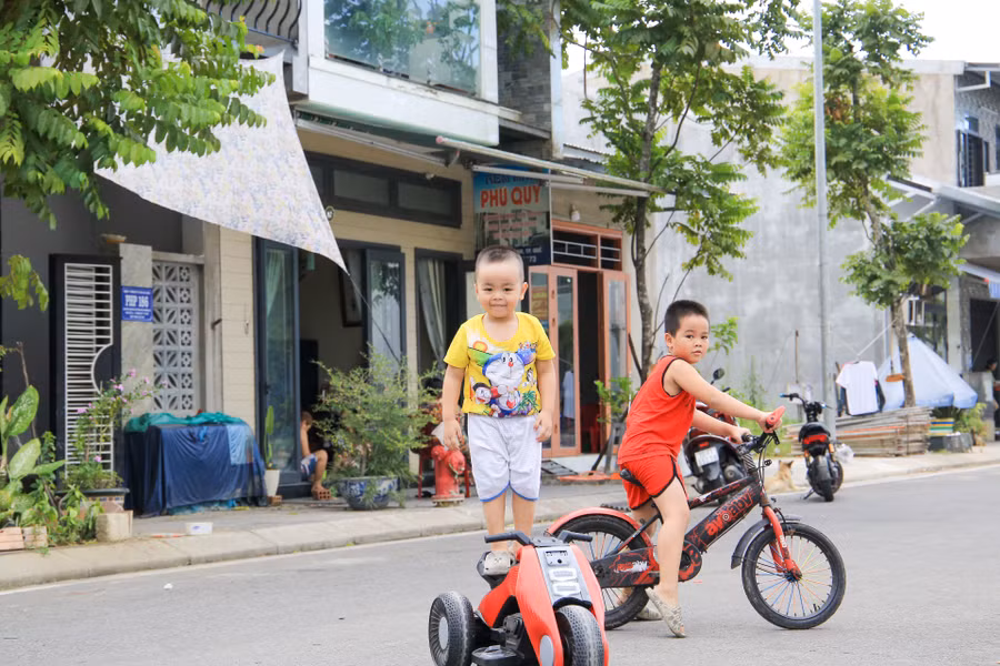 Trẻ em có không gian vui chơi, nô đùa.