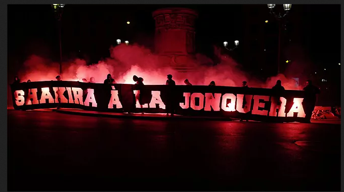 Cổ động viên PSG đang tạo ra bầu không khí thù địch với Barca.