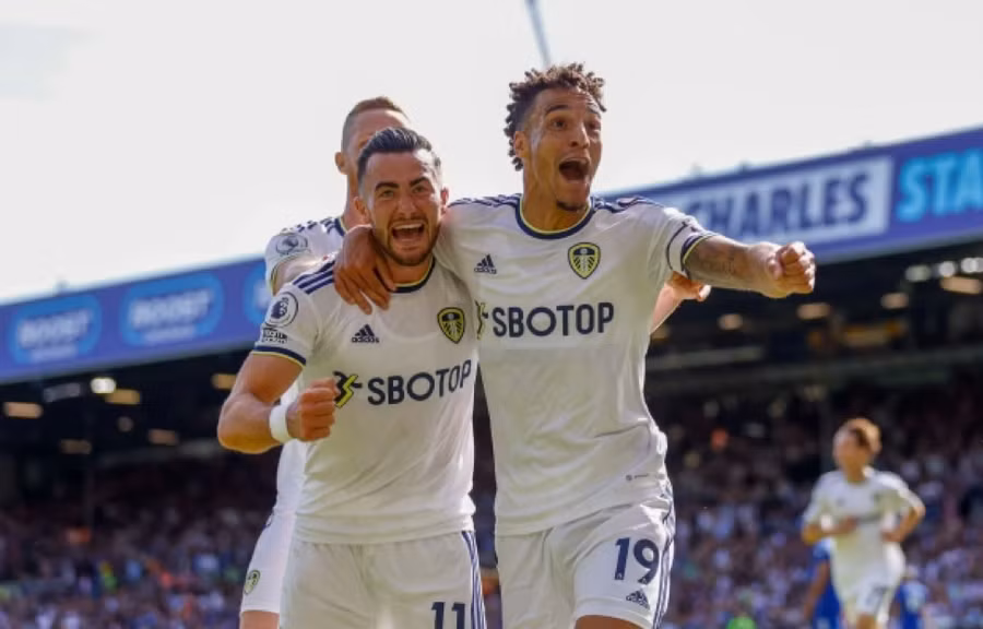 Cầu thủ Leeds Utd mừng chiến thắng đậm đà trước Chelsea kể từ năm 1995.