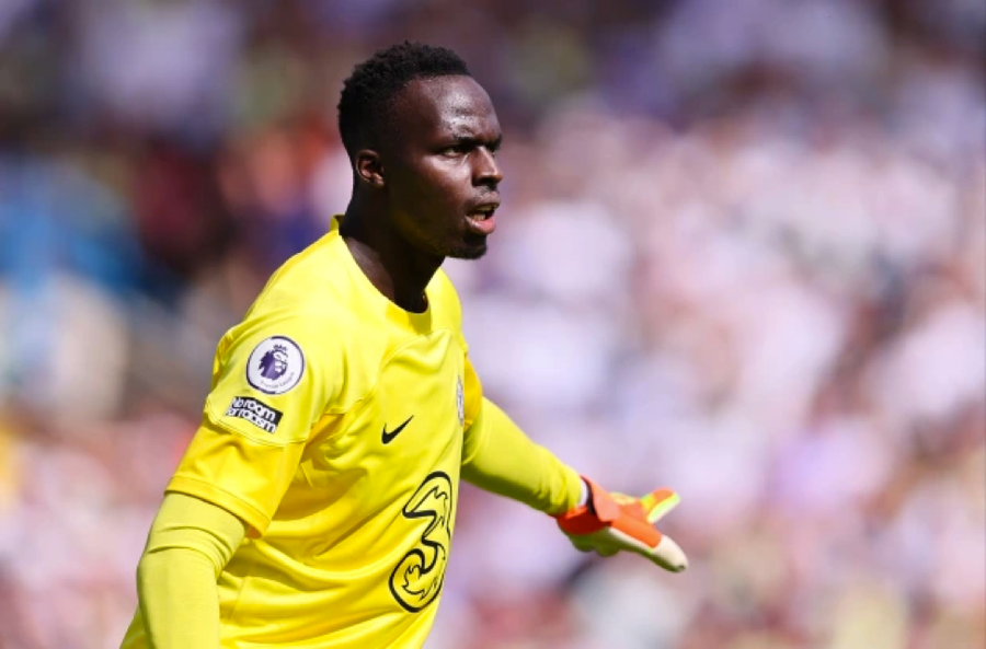 Thủ môn Edouard Mendy mắc sai lầm ngớ ngẩn khiến Chelsea nhận bàn thua ở phút 33.