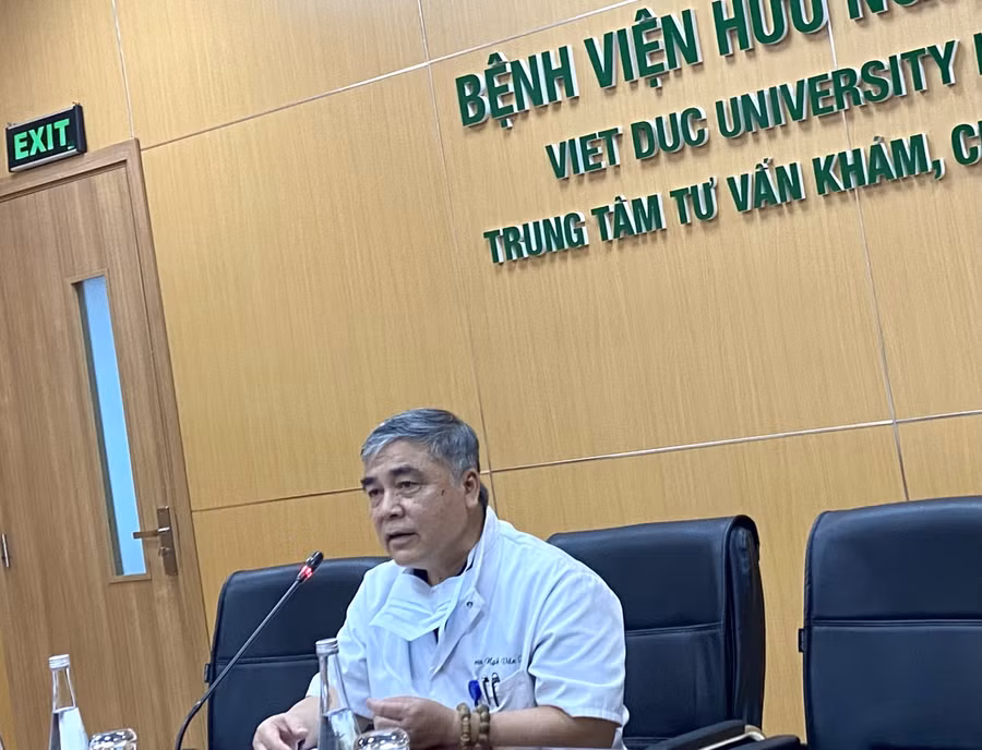 PGS.TS Ngô Văn Toàn tại buổi hội chẩn.