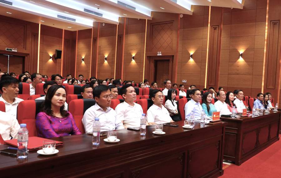 Các đại biểu tham dự buổi Lễ. Các đại biểu tham dự buổi Lễ.