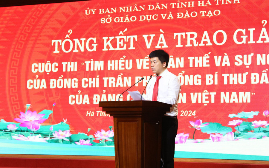 Ông Nguyễn Hồng Cường - Phó Giám đốc Sở GD&ĐT Hà Tĩnh phát biểu tại lễ trao giải. Ông Nguyễn Hồng Cường - Phó Giám đốc Sở GD&ĐT Hà Tĩnh phát biểu tại lễ trao giải.