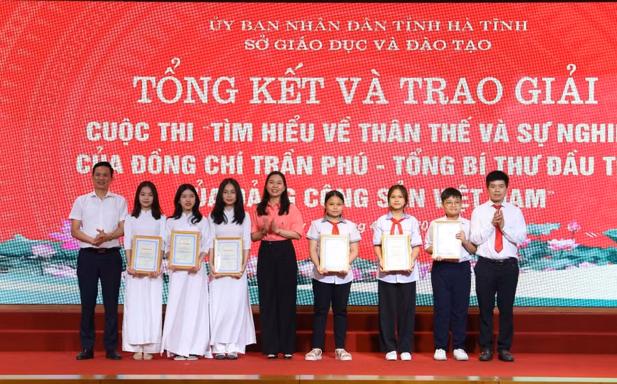 6 thí sinh nhận giải Nhì.