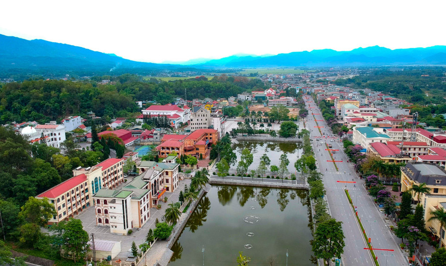 Một góc TP Điện Biên Phủ nhìn từ trên cao. Một góc TP Điện Biên Phủ nhìn từ trên cao.