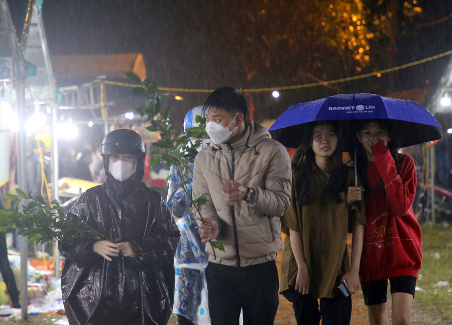 Người dân đến chợ đình Bích La xã Triệu Đông (Triệu Phong, Quảng Trị) để xin lộc đầu năm. Ảnh minh họa: ITN.