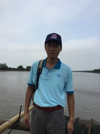 TS Nguyễn Ngọc Anh đi thực địa tại khu bảo tồn thiên nhiên Tiền Hải, cửa Ba Lạt. TS Nguyễn Ngọc Anh đi thực địa tại khu bảo tồn thiên nhiên Tiền Hải, cửa Ba Lạt.