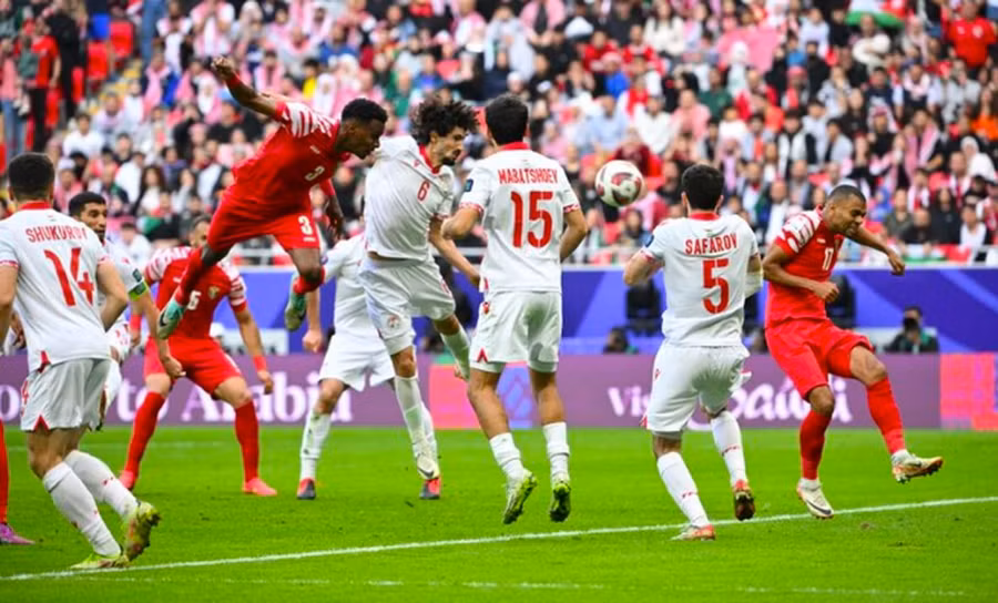 Jordan đánh bại Tajikistan nhờ bàn phản lưới nhà để vào bán kết gặp Hàn Quốc.