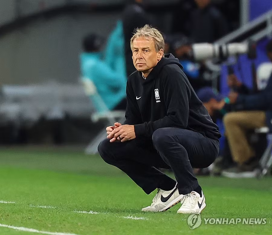 HLV Jurgen Klinsmann trong trận Hàn Quốc thắng Australia ở tứ kết Asian Cup 2023.