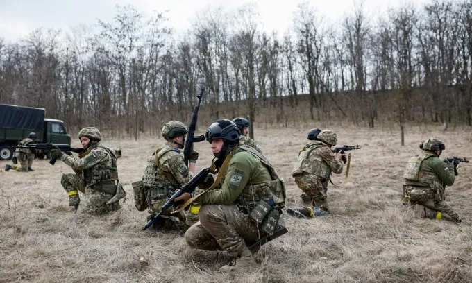 Tân binh Ukraine trong một buổi tập luyện