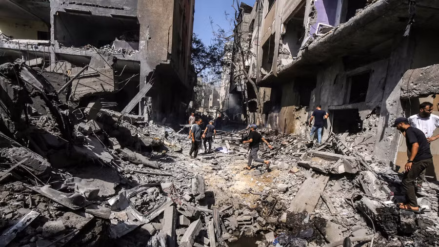 Các tòa nhà bị phá hủy bởi các cuộc dội bom của Israel tại trại Nuseirat, miền Trung Gaza, ngày 8/6/2024