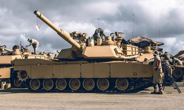 Các loại đạn được sử dụng bởi pháo chính của Abrams bao gồm đạn xuyên giáp ổn định vây (APFSDS), được thiết kế để xuyên giáp của đối phương; đạn chống tăng nổ mạnh (HEAT), có hiệu quả chống lại cả mục tiêu bọc thép và mục tiêu mềm; và đạn chống tăng đa năng (MPAT), có thể được sử dụng chống lại nhiều mục tiêu khác nhau, bao gồm cả trực thăng. Các loại đạn được sử dụng bởi pháo chính của Abrams bao gồm đạn xuyên giáp ổn định vây (APFSDS), được thiết kế để xuyên giáp của đối phương; đạn chống tăng nổ mạnh (HEAT), có hiệu quả chống lại cả mục tiêu bọc thép và mục tiêu mềm; và đạn chống tăng đa năng (MPAT), có thể được sử dụng chống lại nhiều mục tiêu khác nhau, bao gồm cả trực thăng.