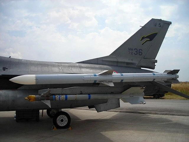 Đan Mạch chi tiền khủng mua tên lửa AIM-120C-8 AMRAAM của Mỹ