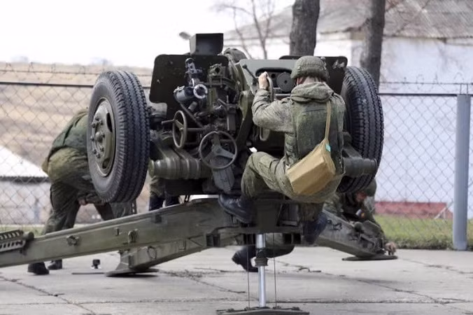 Các đơn vị trinh sát nhận tọa độ của mục tiêu, thực hiện các tính toán cần thiết và khai hỏa. Sau khi bắn trúng mục tiêu, lựu pháo sẽ di chuyển ra xa để tránh đòn trả đũa.