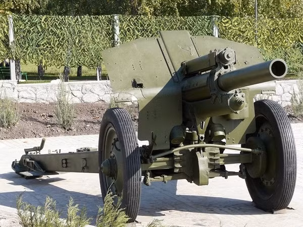 Lựu pháo D-30 hiện vẫn là một trong những vũ khí chính của các đơn vị pháo binh Nga, và quân đội Nga không có kế hoạch từ bỏ chúng. Đồng thời, trong tương lai gần, các khẩu pháo và kíp lái của chúng sẽ tiếp tục tham gia vào Chiến dịch đặc biệt, và giải quyết tất cả các nhiệm vụ chiến đấu dự kiến.