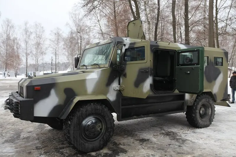 Xe bọc thép chở quân Kozak-7 của lực lượng Ukraine