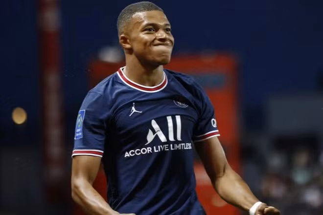 PSG đòi 200 triệu euro mới cho "báu vật" Mbappe rời đội bóng.
