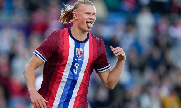 Erling Haaland ghi cả 3 bàn giúp Na Uy hạ giao hữu Kosovo 3-0 hôm 6/6. Erling Haaland ghi cả 3 bàn giúp Na Uy hạ giao hữu Kosovo 3-0 hôm 6/6.