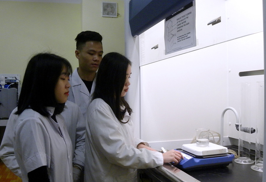 Thiết bị thí nghiệm hiện đại của Trường Đại học Khoa học