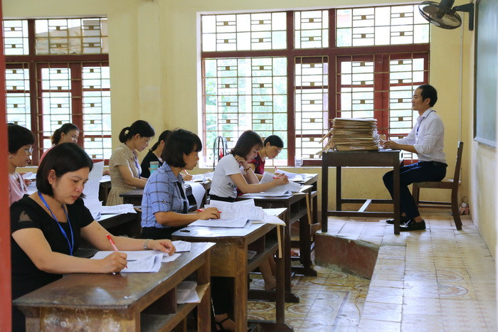 Một phòng chấm thi tự luận Hội đồng thi Sở GD&ĐT Thanh Hóa. Ảnh: Việt Hà Một phòng chấm thi tự luận Hội đồng thi Sở GD&ĐT Thanh Hóa. Ảnh: Việt Hà