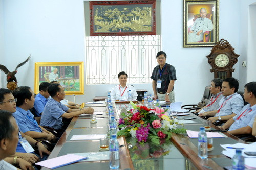 Ông Vũ Văn Kiểm - Chủ tịch Hội đồng thi Sở GD&ĐT Ninh Bình báo cáo tại buổi làm việc với Thứ trưởng Nguyễn Hữu Độ và đoàn công tác của Ban chỉ đạo thi THPT quốc gia năm 2019. Ảnh Việt Hà Ông Vũ Văn Kiểm - Chủ tịch Hội đồng thi Sở GD&ĐT Ninh Bình báo cáo tại buổi làm việc với Thứ trưởng Nguyễn Hữu Độ và đoàn công tác của Ban chỉ đạo thi THPT quốc gia năm 2019. Ảnh Việt Hà