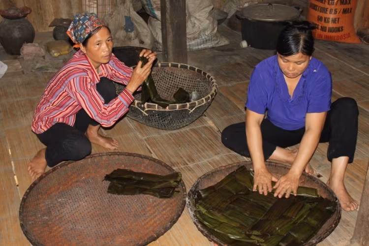 Người Tày làm bánh “pẻng cuổi”, người Nùng gọi là “Pẻng tải”.