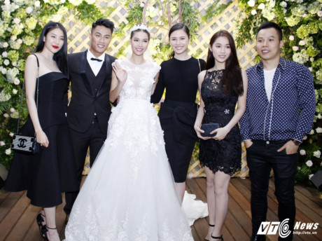 Ngọc Trinh đội mưa, diện Ngoc Trinh doi mua, dien
