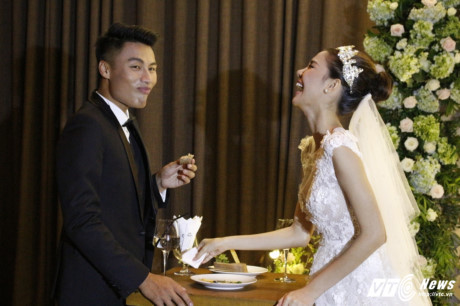 Ngọc Trinh đội mưa, diện Ngoc Trinh doi mua, dien