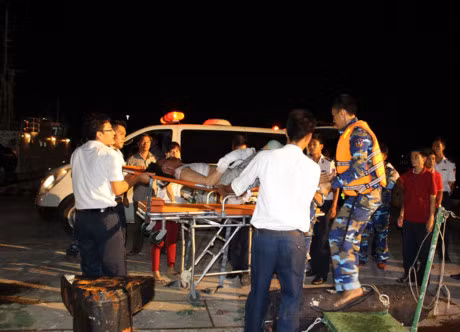 Vu no tau ca o Phu Quoc: Tim thay 2 thi the - Anh 1