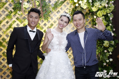 Ngọc Trinh đội mưa, diện Ngoc Trinh doi mua, dien