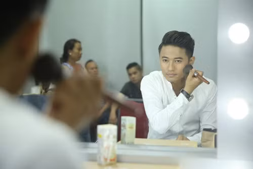 ca si hai ngoai truong vu bat ngo ve nuoc lam giam khao - 10