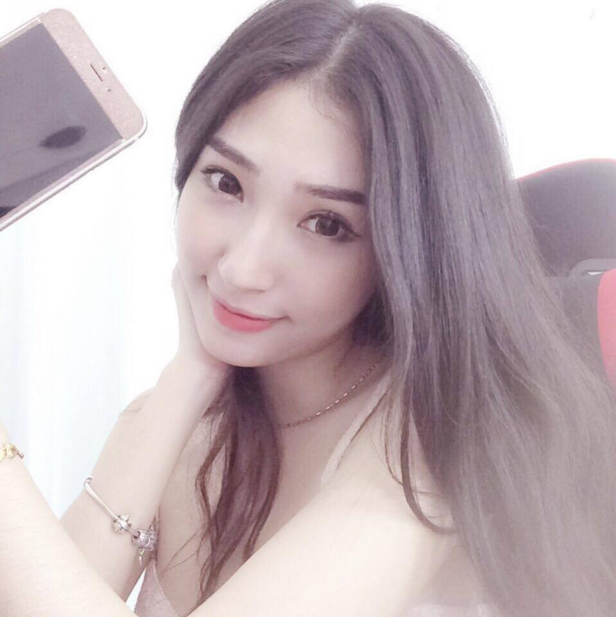 Khổng Tứ Quỳnh sexy bất ngờ sau thời gian dài mất tích - Ảnh 4. Khổng Tứ Quỳnh sexy bất ngờ sau thời gian dài mất tích - Ảnh 4.