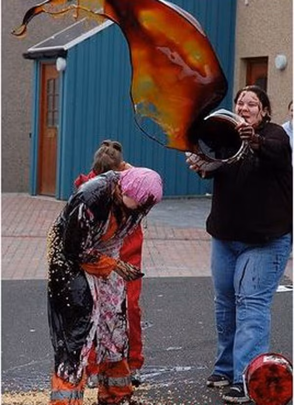 Những phong tục kỳ quái nhất dành cho phụ nữ trên thế giới