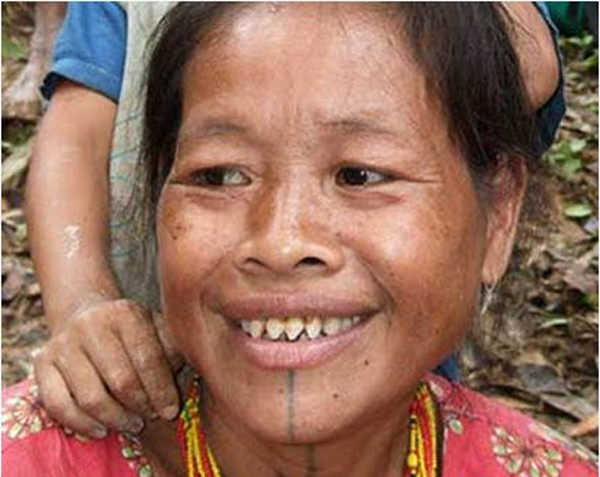 Những phong tục kỳ quái nhất dành cho phụ nữ trên thế giới