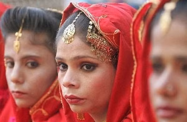 Những phong tục kỳ quái nhất dành cho phụ nữ trên thế giới