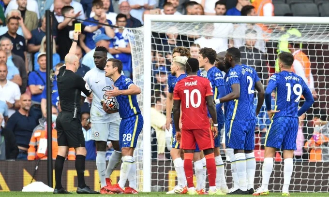 VAR giúp Liverpool thoát thua trên sân nhà trước Chelsea. 