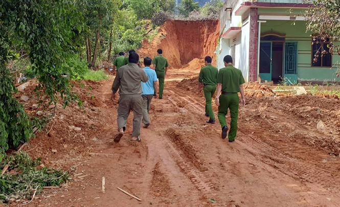 Đào trúng cả hầm đạn cối "khủng" dưới chân đèo Bảo Lộc ảnh 2 Đào trúng cả hầm đạn cối