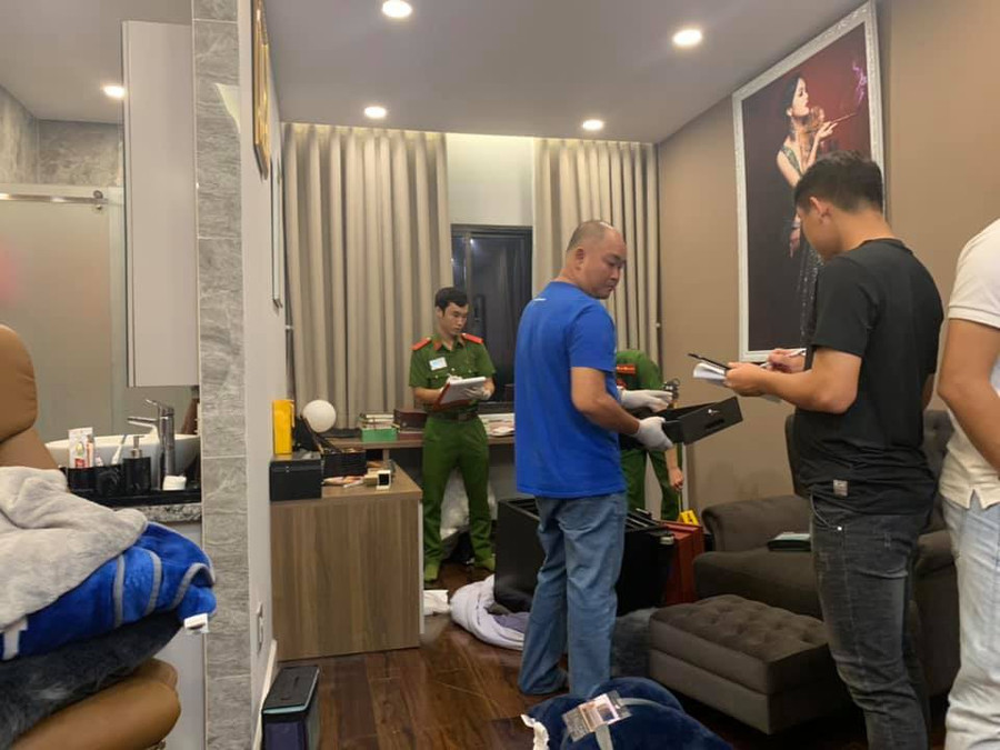 Cận cảnh khám nghiệm hiện trường vụ trộm hơn 5 tỷ đồng trong biệt thự ca sĩ Nhật Kim Anh ảnh 5 Cận cảnh khám nghiệm hiện trường vụ trộm hơn 5 tỷ đồng trong căn biệt thự của ca sĩ Nhật Kim Anh-5