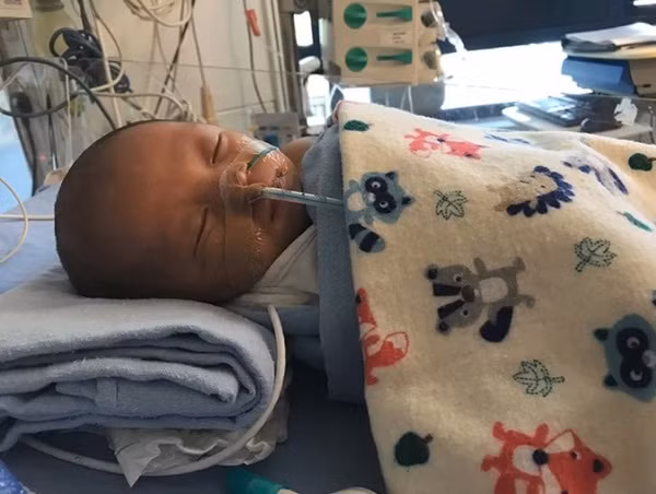 Thuê bảo mẫu 50 triệu/tháng, cha mẹ suýt chút nữa mất con và chết lặng khi phát hiện sự thật đằng sau bình sữa sử dụng hàng ngày-2