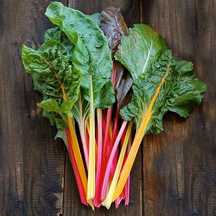 Rau cải Thuỵ Sĩ cũng được xem như 1 loại thực phẩm giảm huyết áp vì nó giàu chất dinh dưỡng có vai trò hỗ trợ điều hòa huyết áp.