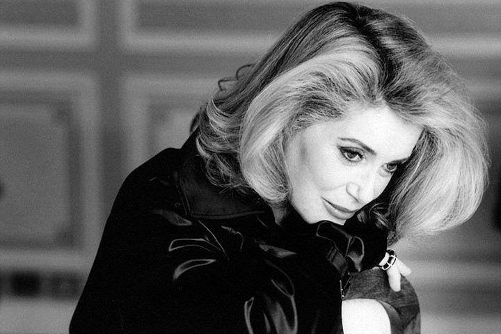 Diễn viên huyền thoại Catherine Deneuve đến Hà Nội